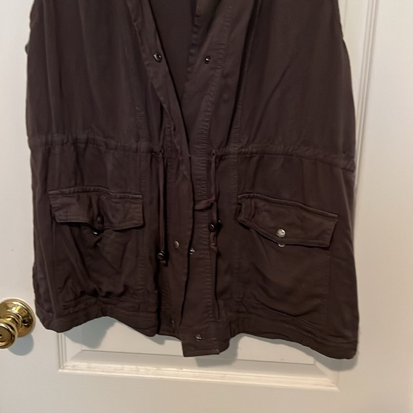 Maurice’s Vest - Picture 3 of 5